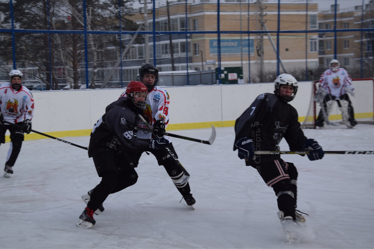 Хоккейный корт в Патрушах
