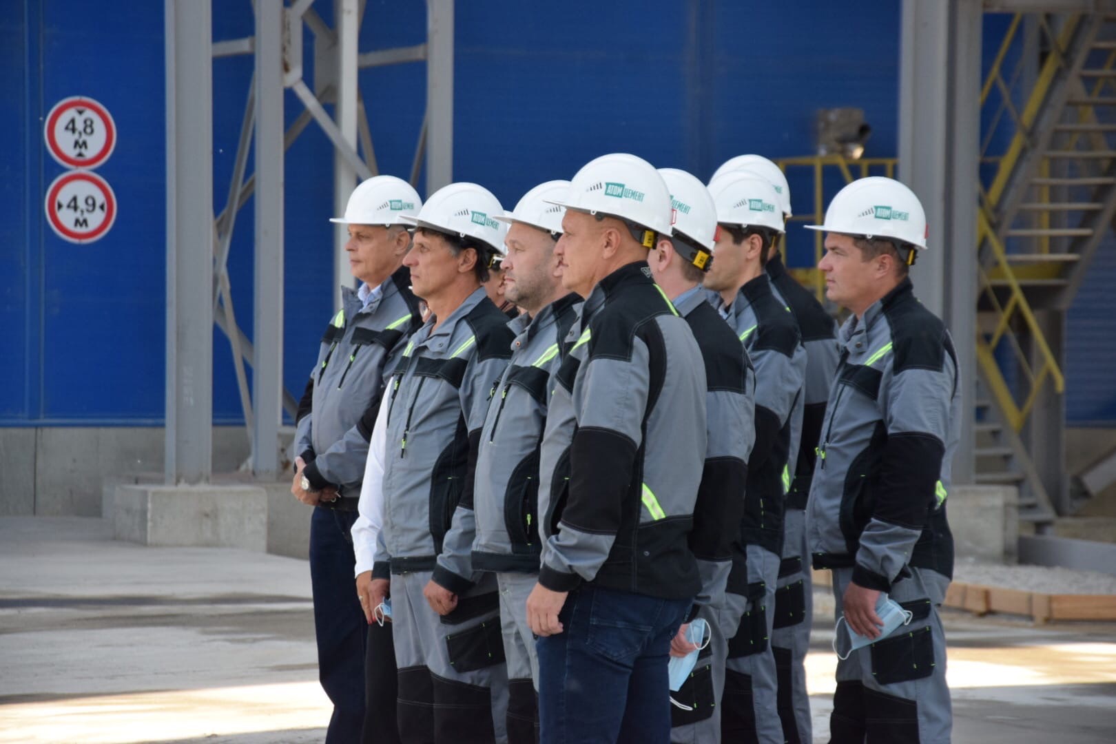 На новый цементный завод под Сысертью приехал губернатор Свердловской области