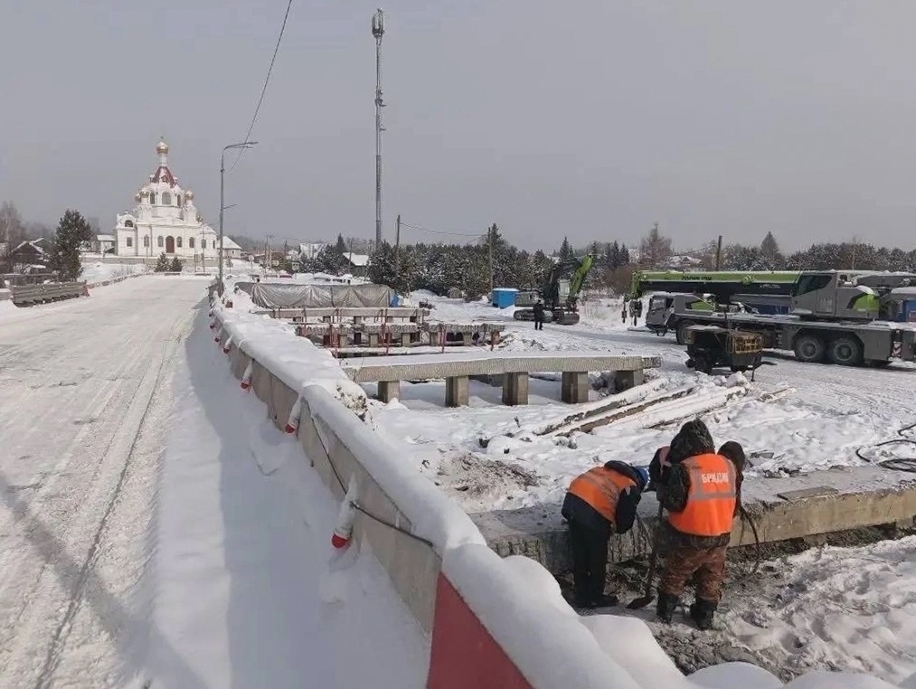 В посёлке Верхняя Сысерть ремонтируют мост В посёлке Верхняя Сысерть ремонтируют мост